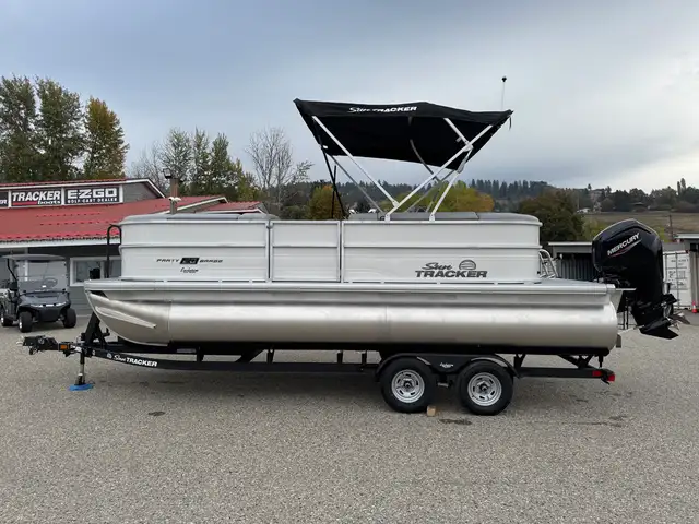2026 Sun Tracker Party Barge 20 DLX pontoon boat in Powerboats & Motorboats in Prince Albert - Image 6
