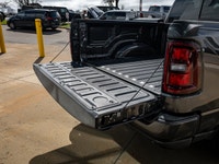 Welcome to Barrie Dodge Chrysler Jeep. 3.6L V-6 engine for powerful performance - 4x4 drivetrain for... (image 7)