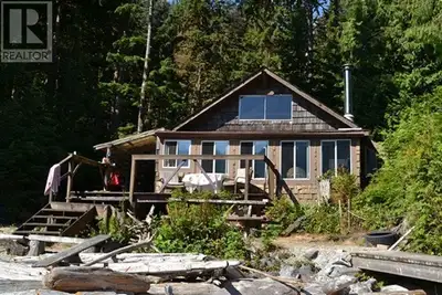 Lovely Pitt Lake cabin, boat access only, with large sandy beach with completely level walk out acce...