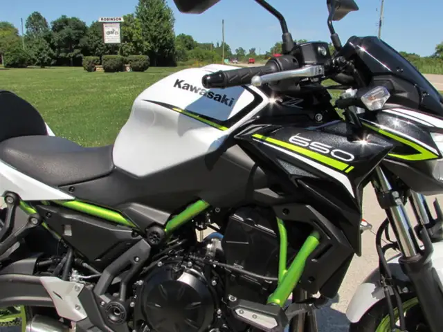 2021 Kawasaki Z650 ABS in Sport Bikes in Leamington - Image 7