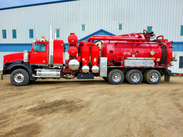 2007 Western Star 4900SA Tridrive Custom Vac Hydrovac W/ Code Ta in Heavy Trucks in Lloydminster - Image 3