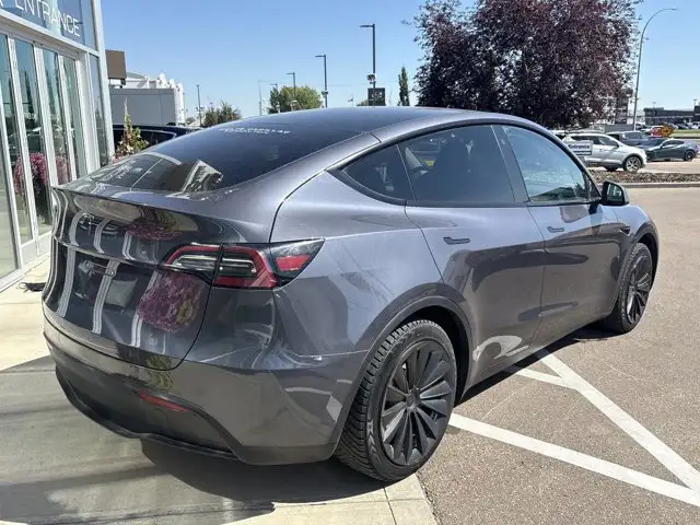 2023 Tesla Model Y Base560187802376611847