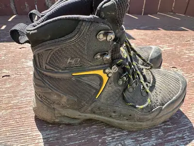 Men's grey steel toed work boots, View more