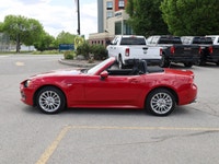 2017 FIAT 124 Spider Classica Italian-inspired styling meets classic roadster fun in this 2017 FIAT... (image 7)