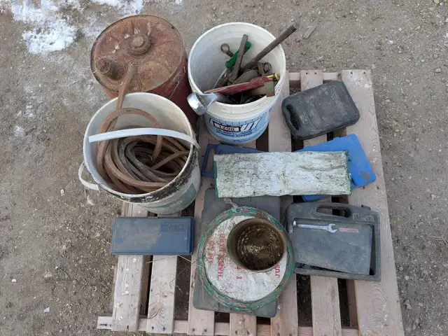 QTY OF TOOLS in Heavy Trucks in Saskatoon - Image 6