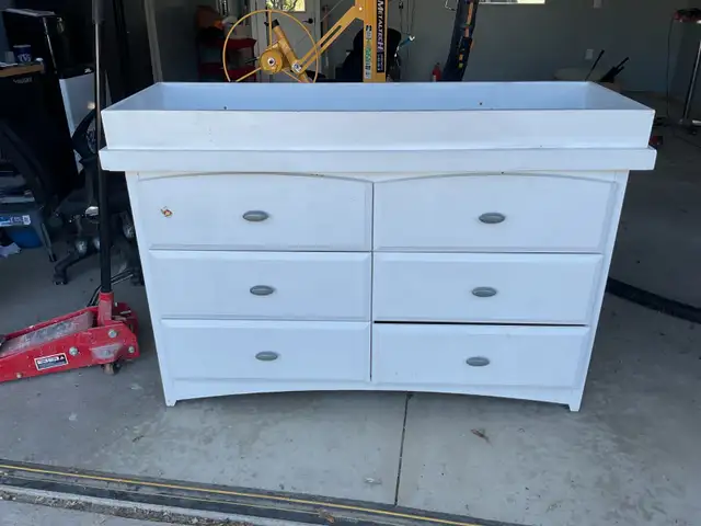 Change table dresser. in Dressers & Wardrobes in Sarnia - Image 2
