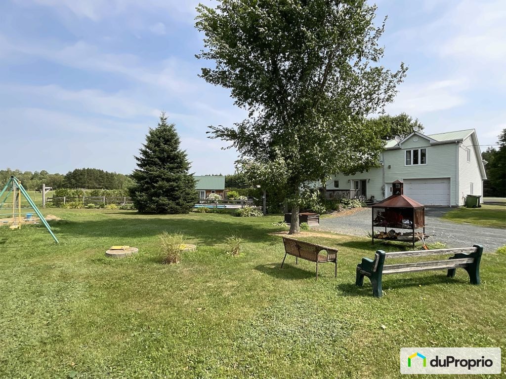$775,000 - Acreage / Hobby Farm / Ranch in Kingsey Falls — photo 3