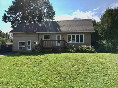 Orillia, stunning 2 level 1 bedroom with 2 fireplaces