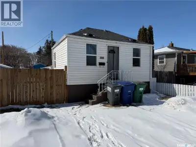 Welcome to 833 Avenue K North in Saskatoon. An excellent opportunity for first-time buyers, investor...