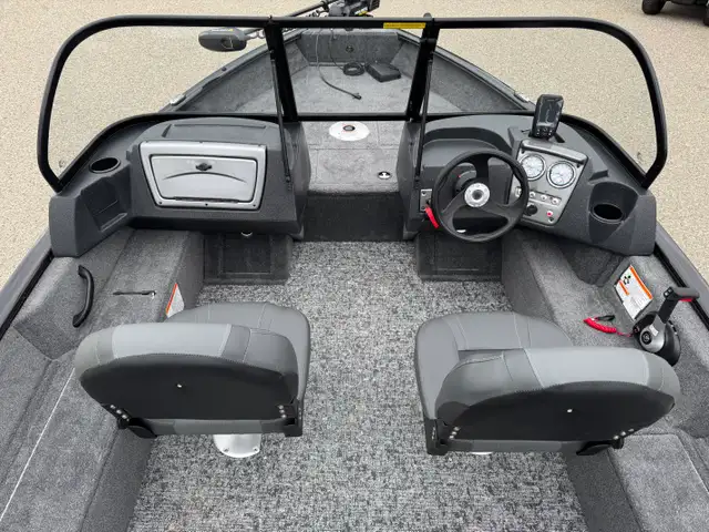 2026 TRACKER ProGuide V-16 Walk Thru fishing boat in Powerboats & Motorboats in Vernon - Image 17