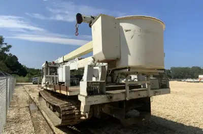 Telescopic Material Handling Bucket Truck , CAP 110 FT . CUMMINS 8.3L