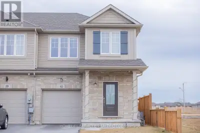This charming 3-bedroom, 2.5-bathroom corner unit townhouse offers a spacious and functional layout....