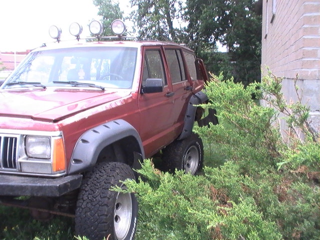 À vendre pour projet : 2 Jeep cherokee XJ 1990 — photo 2