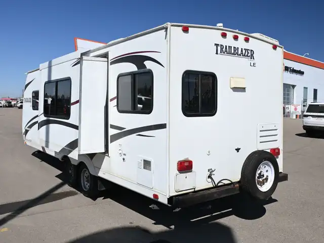 2010 Trailblazer T240S in Travel Trailers & Campers in St. Albert - Image 5