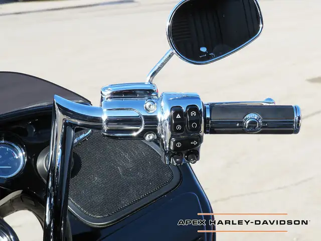 2015 Harley-Davidson FLTRUSE - CVO Road Glide Ultra in Sport Touring in Cambridge - Image 13