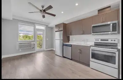 Lovely south west facing studio suite, close to shopping, entertainment, and transit. Includes fridg...