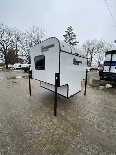 2023 Cent Truck Camper FINANCING AVAILABLE NO WATER DAMAGE ALL APPLIANCES WORKING SOME WEAR ON THE C...