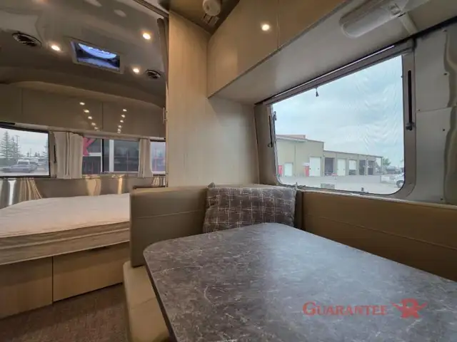 2022 Airstream Flying Cloud 23FB in Travel Trailers & Campers in Calgary - Image 16