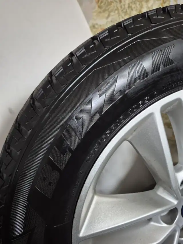 Ford EDGE KIT MAG ET PNEUS 18 BLIZZAK 2019 in Cars & Trucks in St-Georges-de-Beauce - Image 4