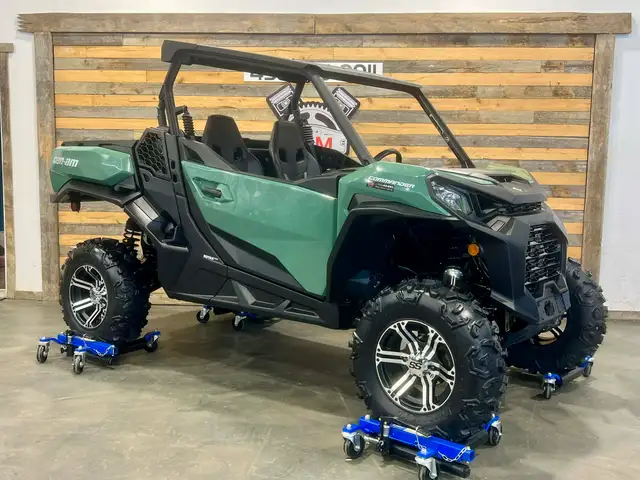 2025 BRP CAN-AM COMMANDER 700 EFI + 4X4 + DPS + ONLY 2759 KM + N in ATVs in Ottawa - Image 4