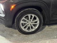 Crowfoot Hyundai, AMVIC Licensed Dealer The 2024 Chevrolet Trailblazer LS FWD features a major mid-c... (image 4)