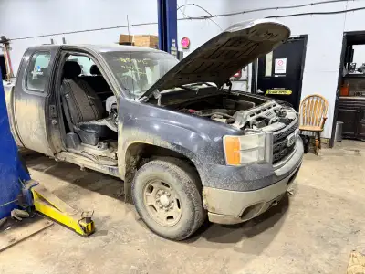 5.3 RUNS GOOD TRANS IS SOLD BOX IS OK WITH SOFT DENT IN IT ___________________ THE JUNKYARD BOYLE AL...