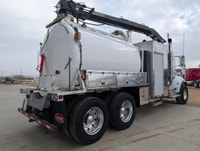Low HRS, LOW KMS 2019 Peterbilt 348 Tandem Hydrovac Camex Smartvac Hydro Vac non-code KMS: 63,933 HR... (image 5)