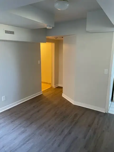 Bachelor Apartments - Ottawa Street in Long Term Rentals in Windsor Region - Image 5