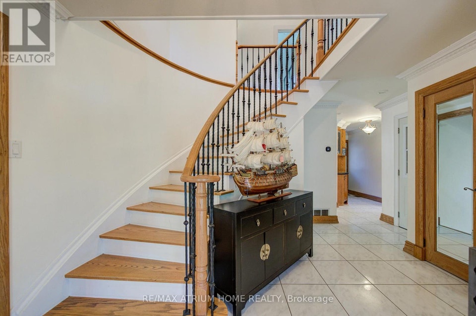 8 PATRICK BOULEVARD Toronto (Pleasant View), Ontario 3