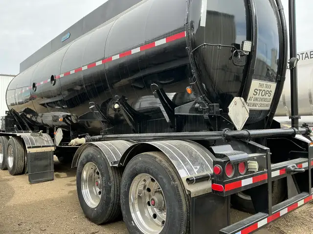 2012 ADVANCE 32000L Quad/A Pup Tank Trailer in Heavy Equipment in St. Albert - Image 4