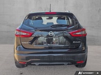 *CLEAN CARFAX, APPLE CAR PLAY, ANDROID AUTO, ALL-WHEEL DRIVE, MOONROOF.. * Featuring a 7-inch Nissan... (image 5)