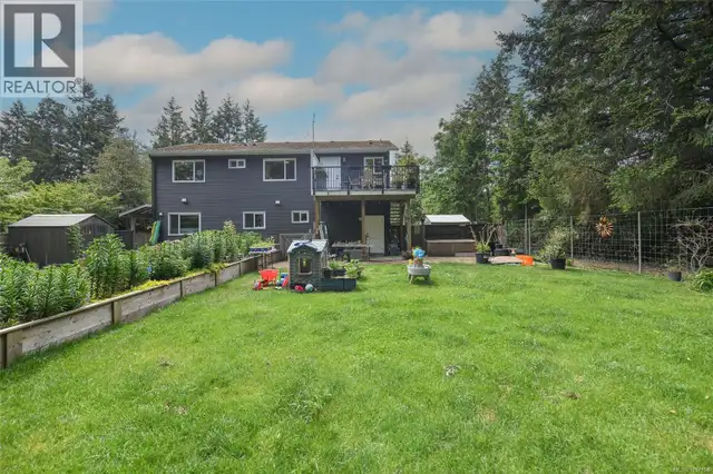 2126 Cypress Rd Comox, British Columbia in Houses for Sale in Comox / Courtenay / Cumberland - Image 3