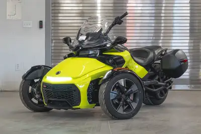 Can-Am Spyder Roadster F3-S 2022: - Extérieur vert MANTA avec sièges perforés noirs - Écran couleur...