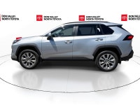 *Rates may vary based on your credit. Engine: 4 Cylinder Engine 2.5L L/100Km City: 9.5 L/100Km Hwy:... (image 4)
