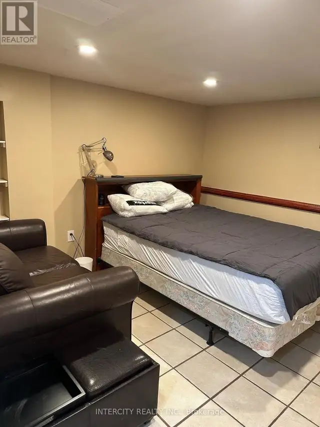 # 2 - 222 COMBE AVENUE Toronto (Bathurst Manor), Ontario in Long Term Rentals in City of Toronto - Image 11