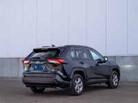 CARGET AUTOMOTIVE is thrilled to offer this 2022 Toyota Rav4 Hybrid XLE, combining impressive fuel e... (image 5)