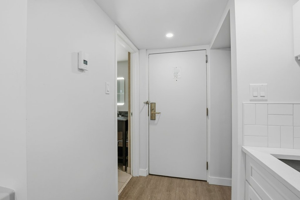 Furnished Bachelor, with a POOL View and Fitness Center Access! 3