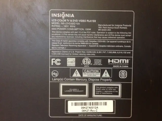 Insignia - 32" Class 720p Flat-Panel LCD HDTV/DVD Combo in TVs in Mississauga / Peel Region - Image 3
