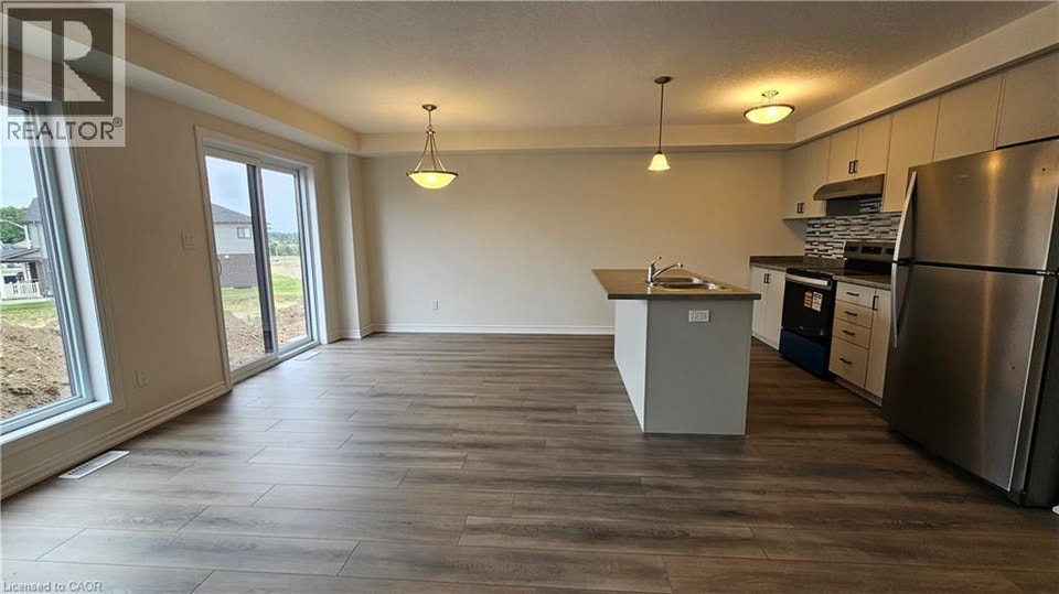 395 BENNINGER Drive Kitchener, Ontario 2