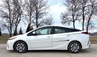 FRANCHISE TOYOTA DEALERSHIP TRADE WITH ONLY 116,000 KMS! PLUG-IN HYBRID WITH NAVIGATION! AMAZING FUE... (image 1)