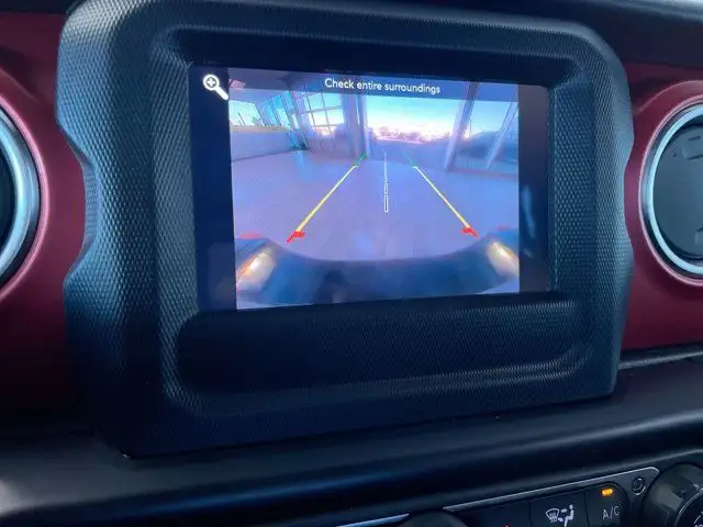 2021 Jeep Gladiator Rubicon | 4x4 | Remote start | Leather in Cars & Trucks in Prince George - Image 36