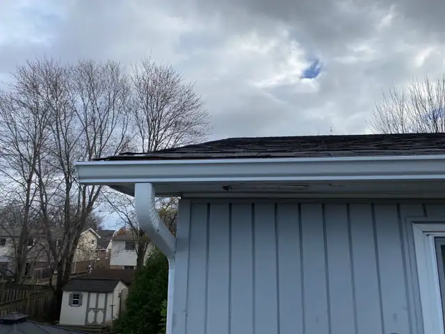 Real Blue Roofing – Roof Repairs, Shingles  (647) 740-522562863235884163123