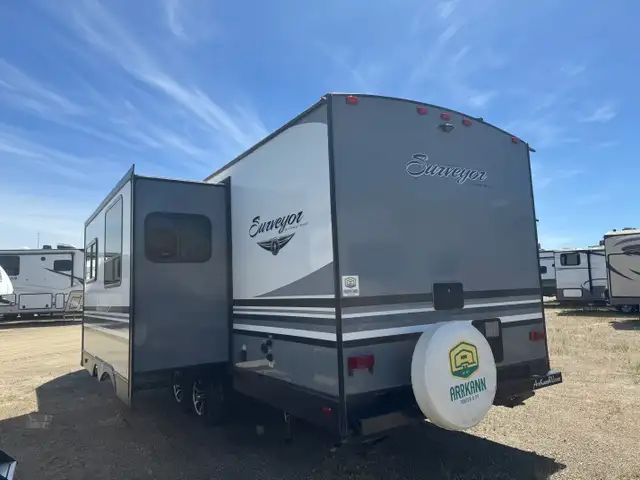 2019 Forest River SURVEYOR 285 IKLE in Travel Trailers & Campers in St. Albert - Image 3