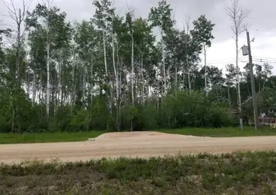 R26//Gimli/Welcome to Sandy Hook West Estates. Build your year-round home or cottage on this fabulou...