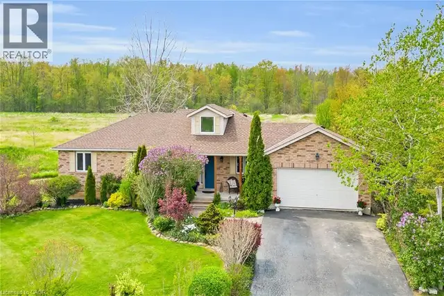390 MOUNTAIN Road Grimsby, Ontario in Houses for Sale in Hamilton - Image 3