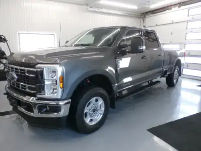 FORD 2025 F350 DIESEL XLT MOTEUR 6.7L TURBO DIESEL, 10 VITESSES, VITRES, MIROIRS ÉLECTRIQUES, AIR CL...