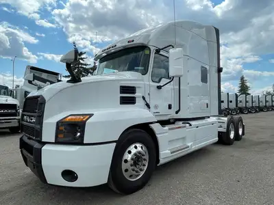 HIGHWAY WITH FAIRINGS 2026 MACK ANTHEM 70in. DOUBLE BUNK SLEEPER in.IN STOCKin. MP8-445 ENGINE 445 H...
