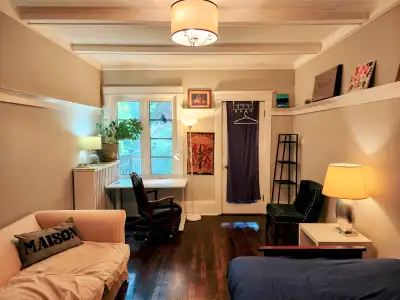 July 2 ❤ Beautiful room in century community home (MONTHLY)
