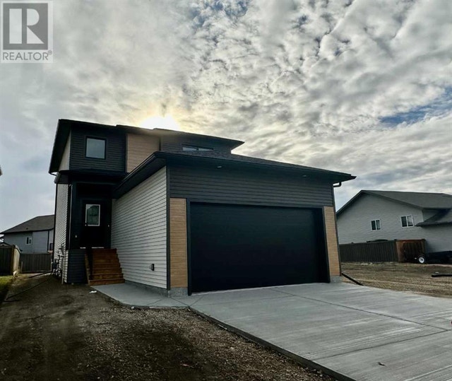 8633 72 Avenue Grande Prairie, Alberta Houses for Sale Grande