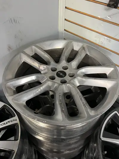 22 pouces lincoln centre de Pneus mtl est 11251 rue notre dame est 514-507-5177